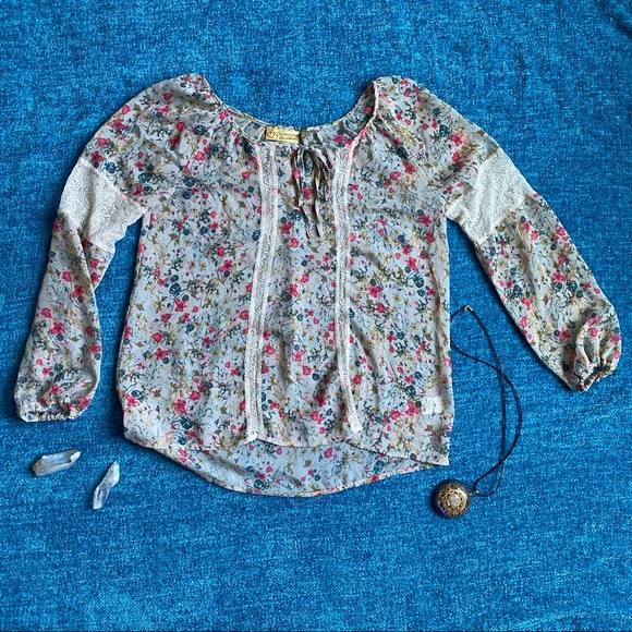 Floral Vintage-y Blouse - Picture 1 of 2